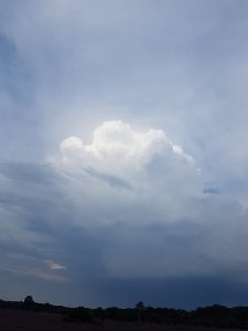 wolken aan blauwe lucht
